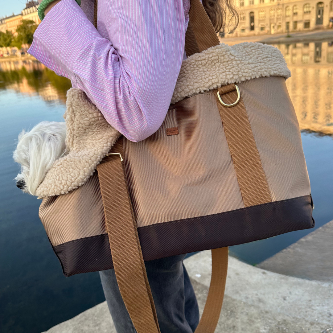 Sporty Hundetaske i Teddy Fleece - Praktisk Rejsetaske